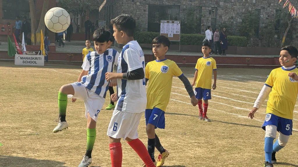 students playing sports at manaskriti school in faridabad